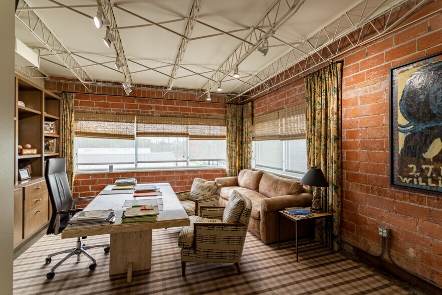 More Photos Of 1702 Taylor St, Houston Loft Creative Space For Lease