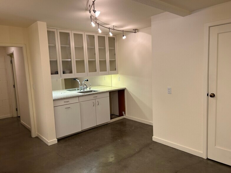 More Photos Of 1260-1280 6th St, Berkeley Warehouse For Sale