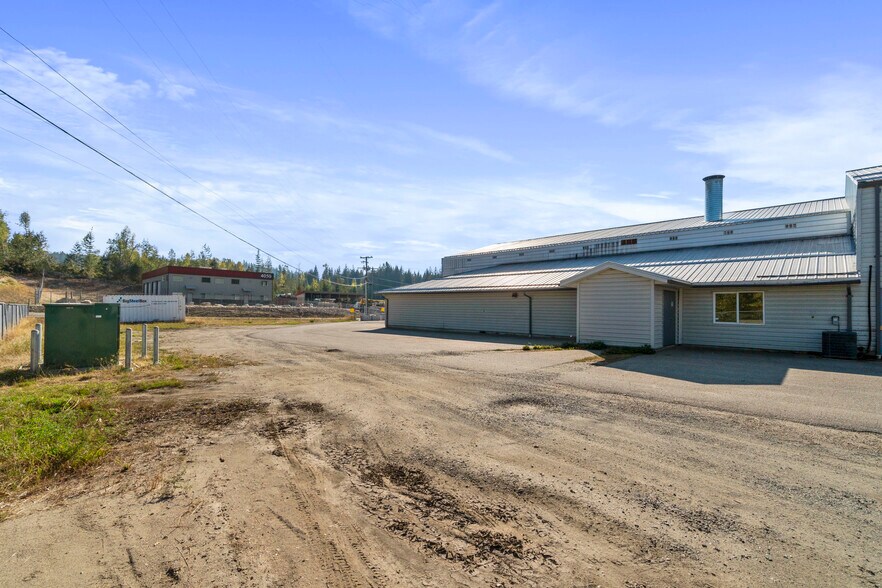 More Photos Of 4141 54 St SE, Salmon Arm Manufacturing For Sale