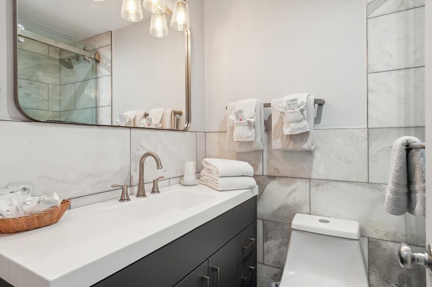 More Photos Of 84 S Emerson Ave, Montauk Hotel For Sale