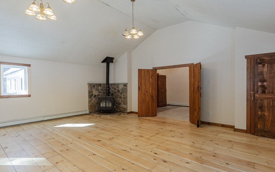 More Photos Of 140 Tully Brook Rd, Richmond Flex For Sale