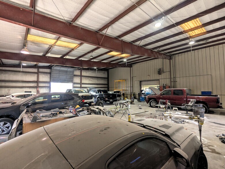 More Photos Of 5320 W Parkway St, Groves Industrial For Sale
