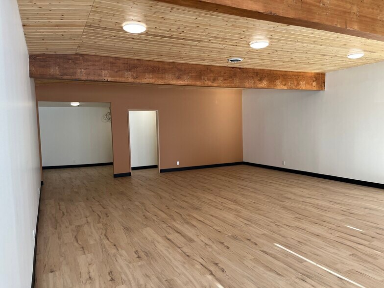 More Photos Of 3341-3343 SE Hawthorne Blvd, Portland Freestanding For Lease