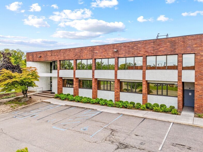 More Photos Of 2 Harbor Park Dr, Port Washington Light Manufacturing For Lease