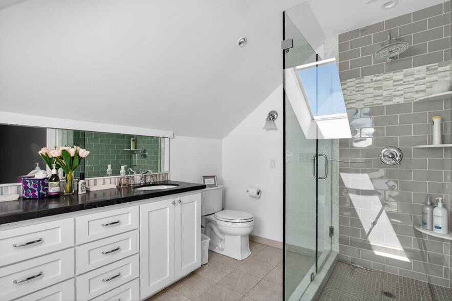 More Photos Of 17066 Palmdale Ln, Huntington Beach Contractor Storage Yard For Sale