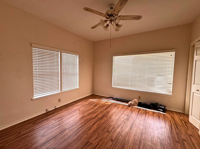 More Photos Of 1278 Bandera Rd, San Antonio General Retail For Sale