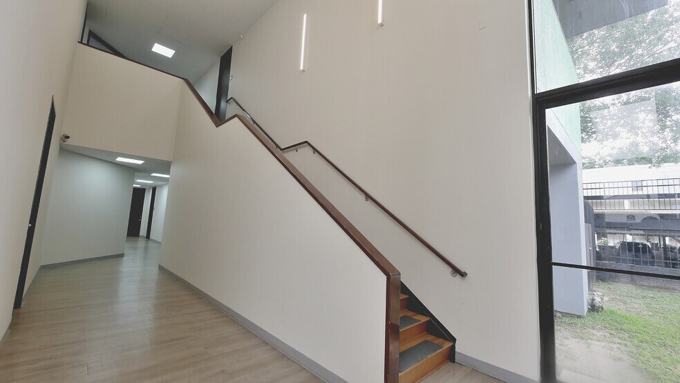 More Photos Of 800 Tully Rd, Houston Office For Lease