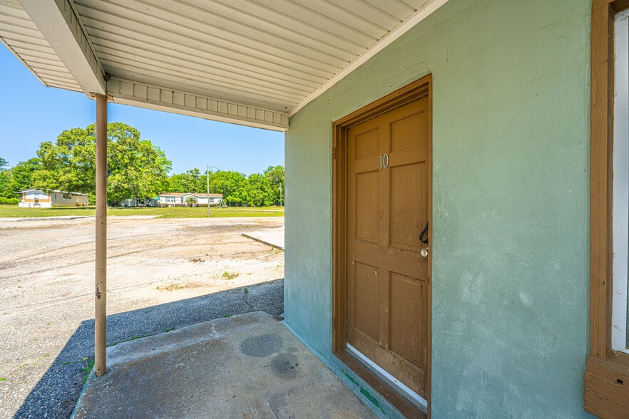 More Photos Of 1058 Edgewater Rd, Pineville Hotel For Sale