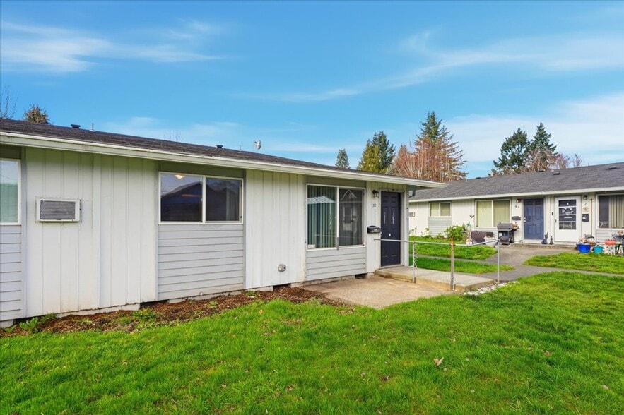 More Photos Of 1100-1105 S Pearl St, Centralia Apartments For Sale