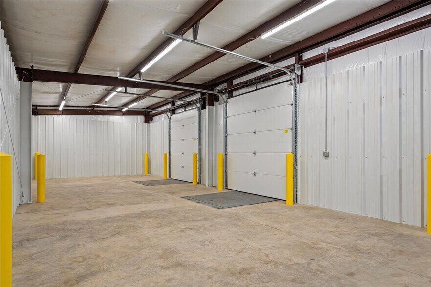 More Photos Of 223 W Pearl St, Lamar Industrial For Lease