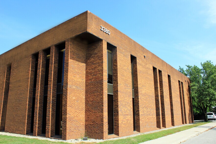 More Photos Of 3380 Tremont Rd, Upper Arlington Office For Sale