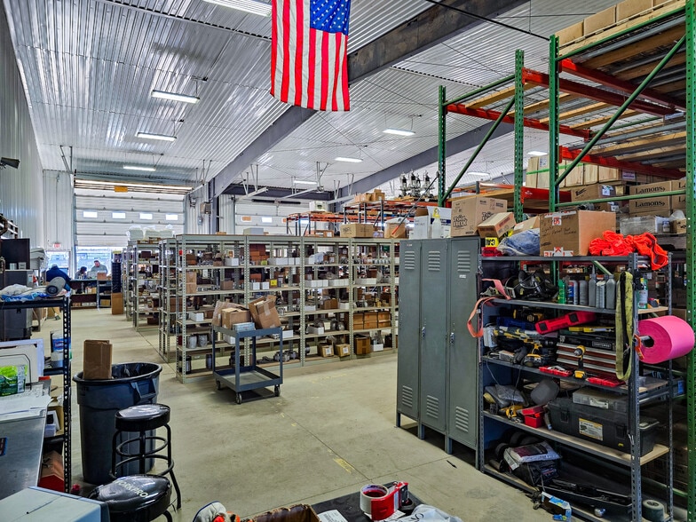 More Photos Of 509 Well St, Williston Warehouse For Lease