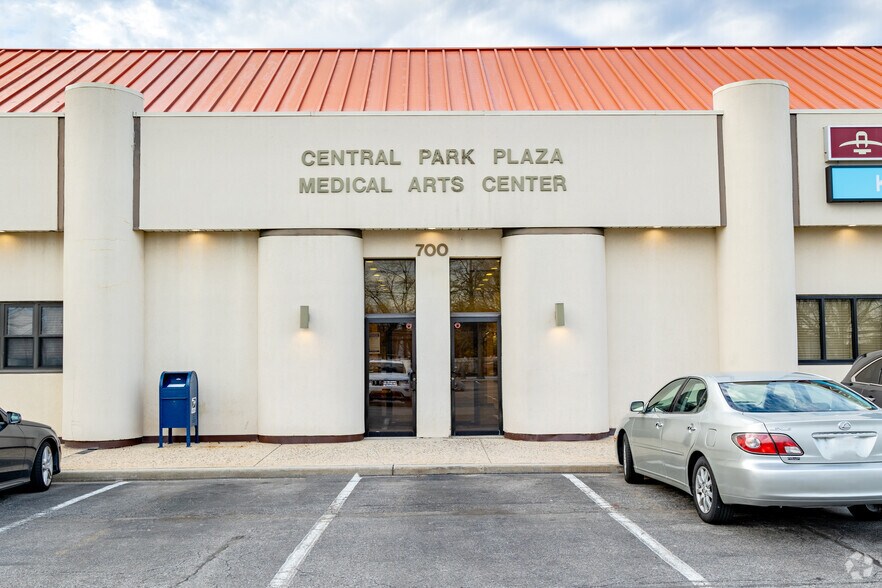 More Photos Of 700-760 Old Country Rd, Plainview Medical For Lease