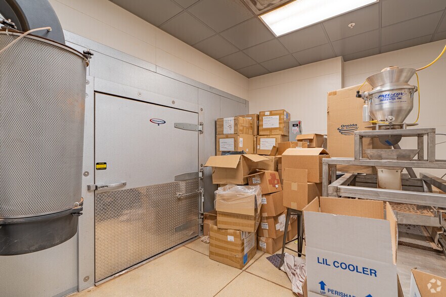 More Photos Of 1010 NE 5th Ave, Delray Beach General Retail For Sale