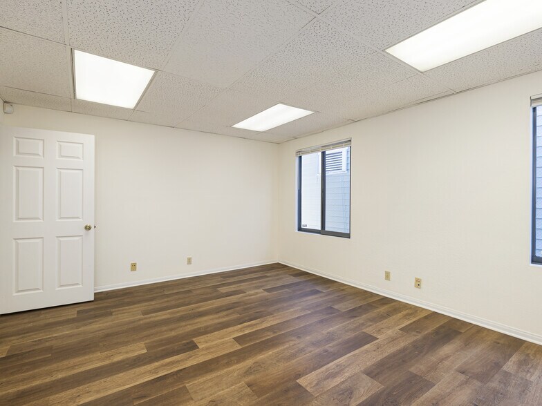 More Photos Of 302 W Grand Ave, El Segundo Office For Lease
