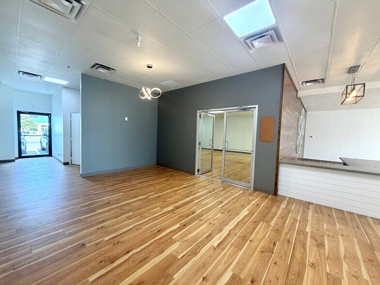 More Photos Of 1805 SE Delaware Ave, Ankeny General Retail For Lease