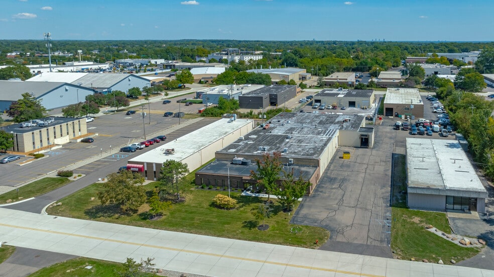 More Photos Of 23936 Industrial Park Dr, Farmington Hills Warehouse For Sale