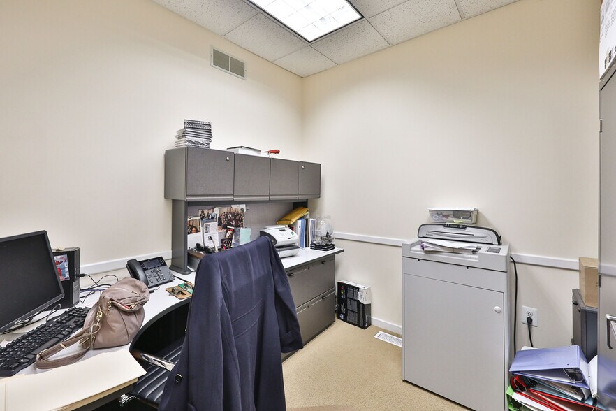 More Photos Of 400-415 Executive Dr, Langhorne Medical For Lease