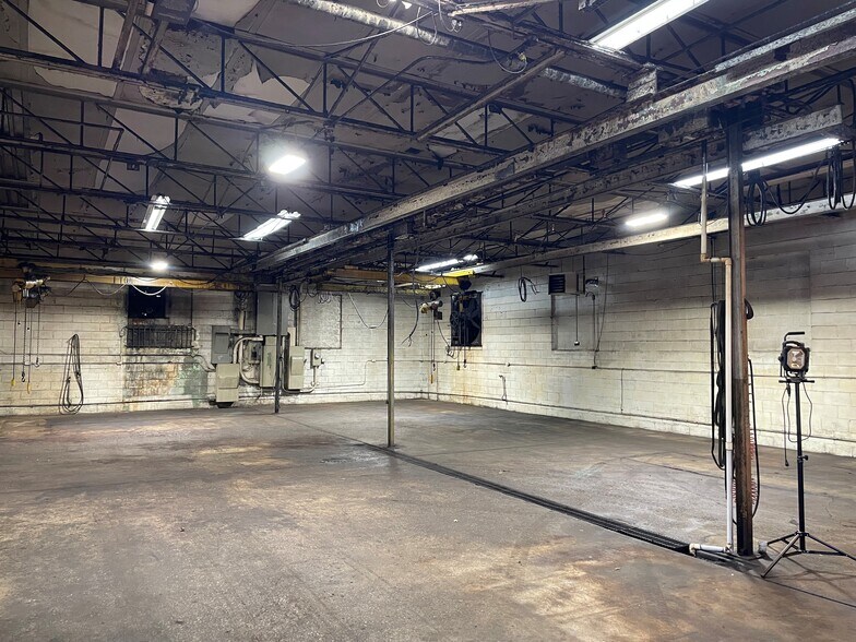 More Photos Of 11084 E Nine Mile Rd, Warren Manufacturing For Sale