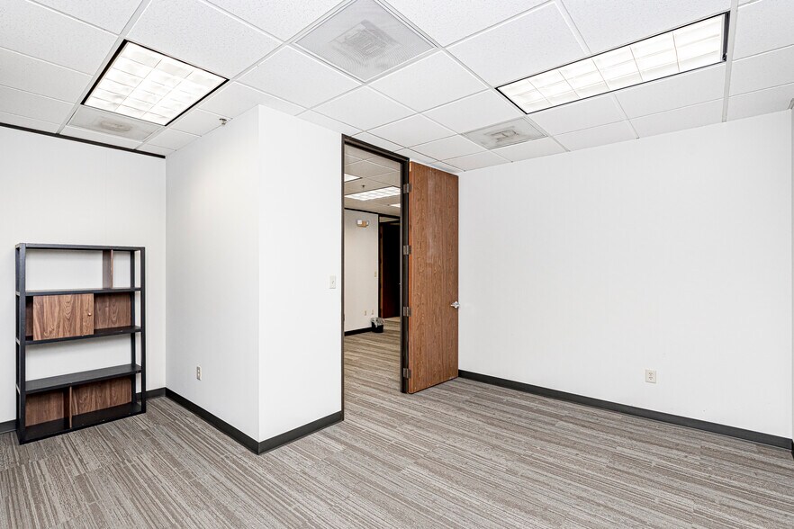 More Photos Of 3636 S Sherwood Forest Blvd, Baton Rouge Office For Lease