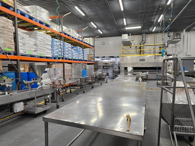 More Photos Of 4820 Washington St, Skokie Warehouse For Sale