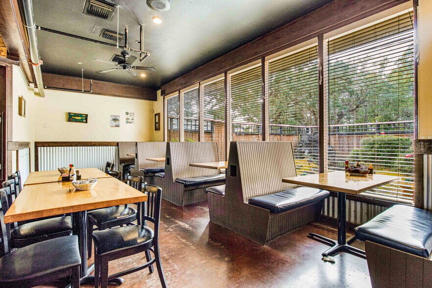 More Photos Of 131 New Warrington Rd, Pensacola Restaurant For Sale
