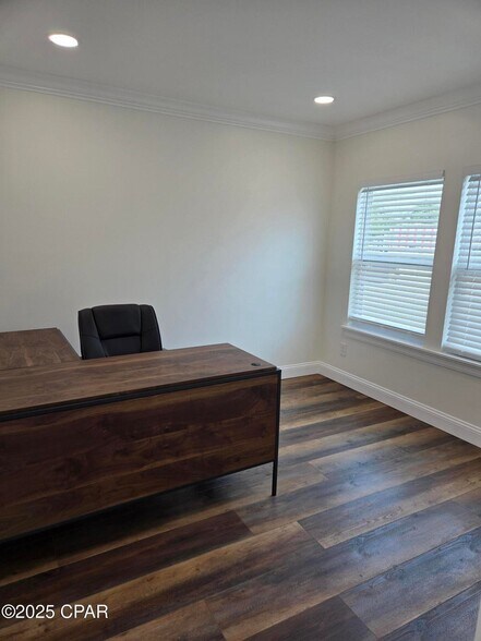More Photos Of 215 W 11th St, Panama City Coworking Space