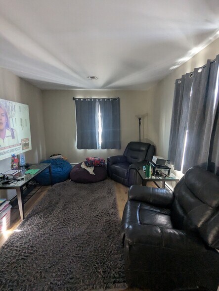 More Photos Of 9401 S Roberts Rd, Hickory Hills General Retail For Sale