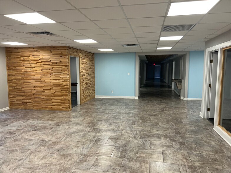 More Photos Of 1425 NW 6th St, Gainesville Office For Lease
