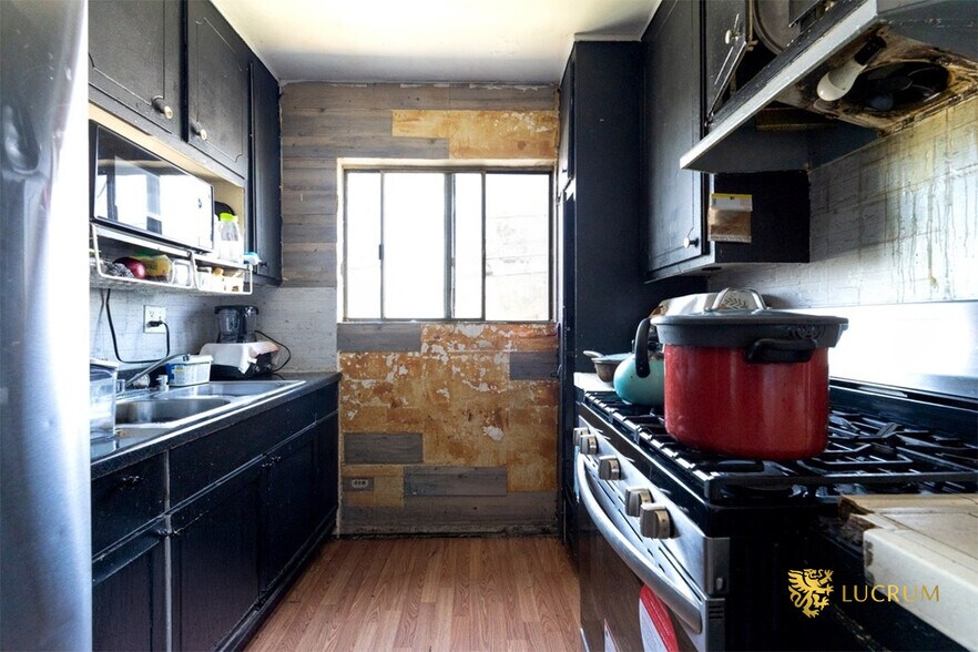More Photos Of 1683 S Longwood Ave, Los Angeles Apartments For Sale