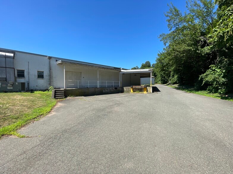 More Photos Of 66 State St, North Haven Garden Center For Sale