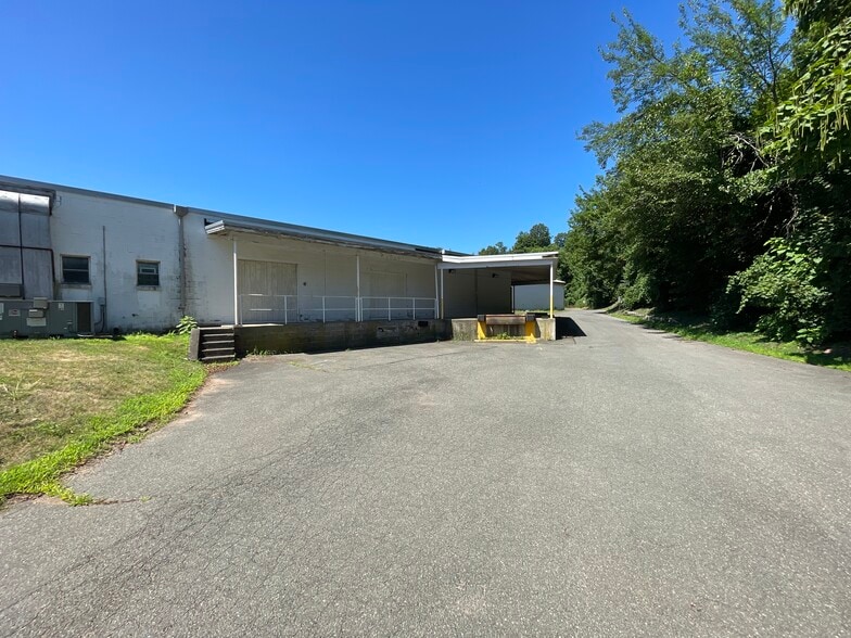 More Photos Of 66 State St, North Haven Garden Center For Sale