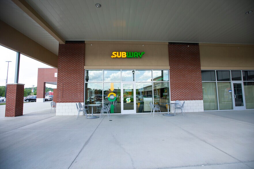 More Photos Of 2600 Middletown Commons, White Hall Storefront For Lease