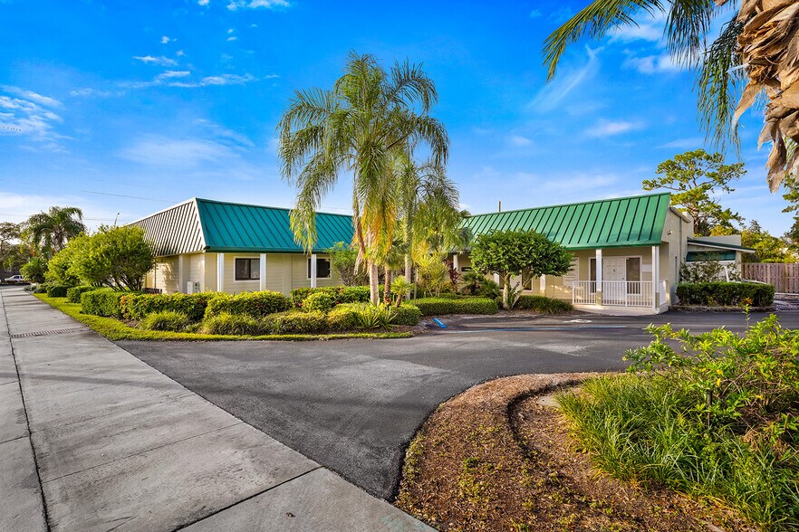 More Photos Of 611 SW Federal Hwy, Stuart Office For Lease