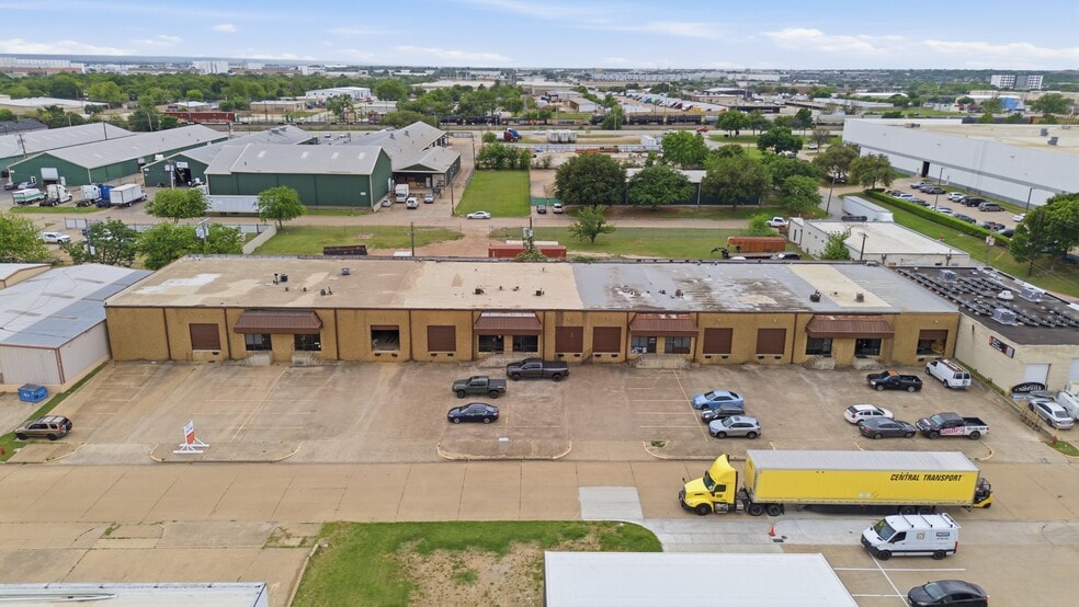 More Photos Of 2457 NW Dallas St, Grand Prairie Light Distribution For Sale