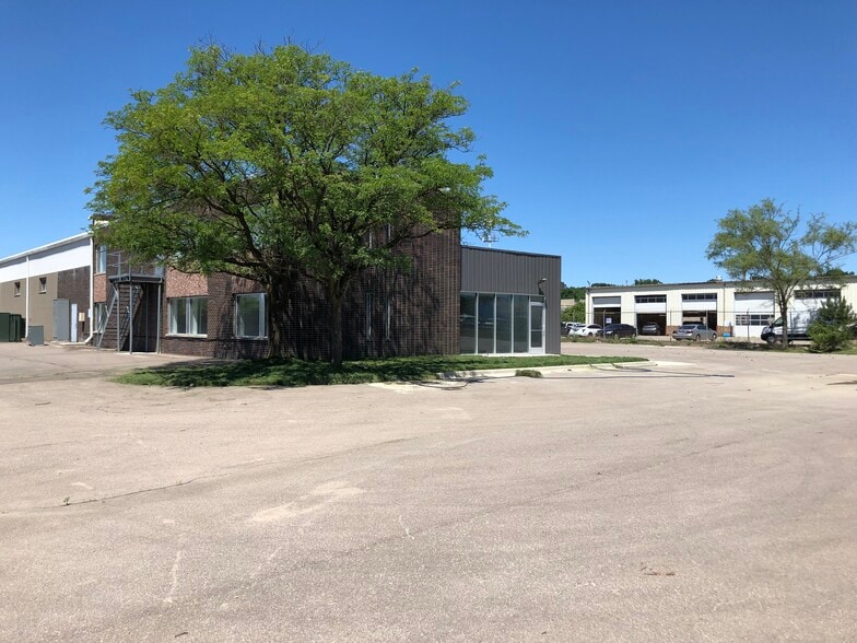 More Photos Of 21375 Telegraph Rd, Southfield Warehouse For Lease