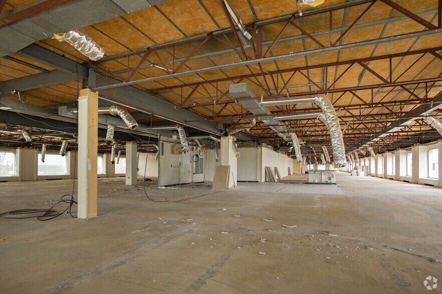 More Photos Of 1 Huntington Quadrangle, Melville Office For Lease