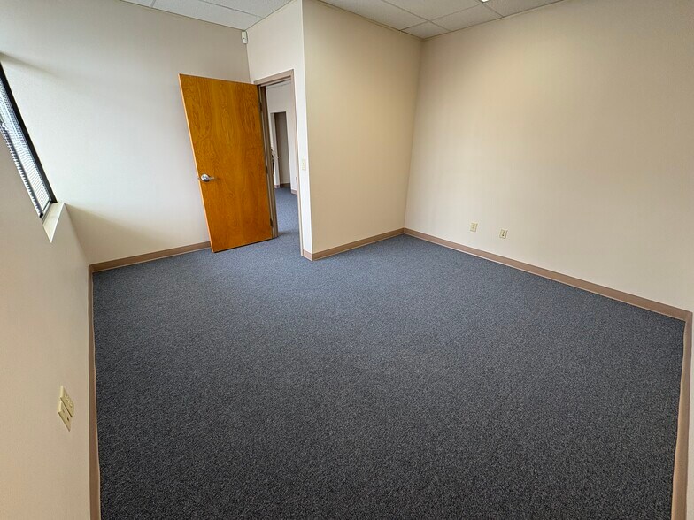 More Photos Of 624 Guilford College Rd, Greensboro Office For Lease