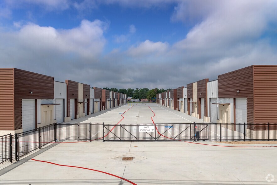 More Photos Of 8028 Dowdell Rd, Tomball Unknown For Lease