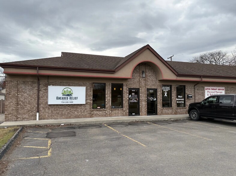 More Photos Of 13235-13255 Northline Rd, Southgate Freestanding For Lease