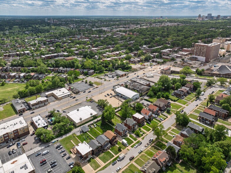 More Photos Of 5951 Delmar Blvd, Saint Louis Freestanding For Sale