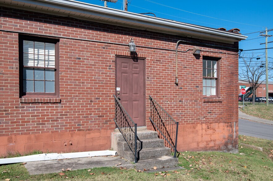 More Photos Of 175 W Smith St, Gallatin Office Residential For Lease