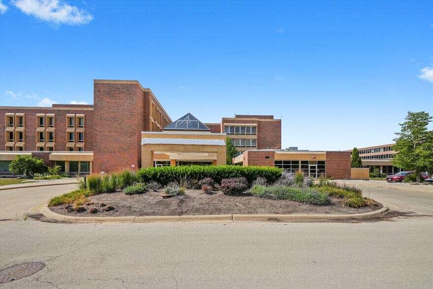 Primary Photo Of 2400 N Rockton Ave, Rockford Hospital For Lease