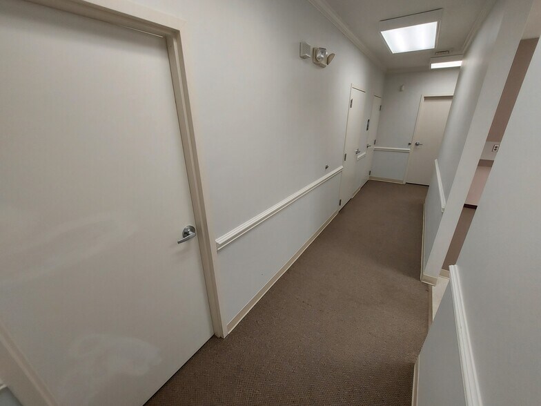 More Photos Of 5015 Southpark Dr, Durham Medical For Lease