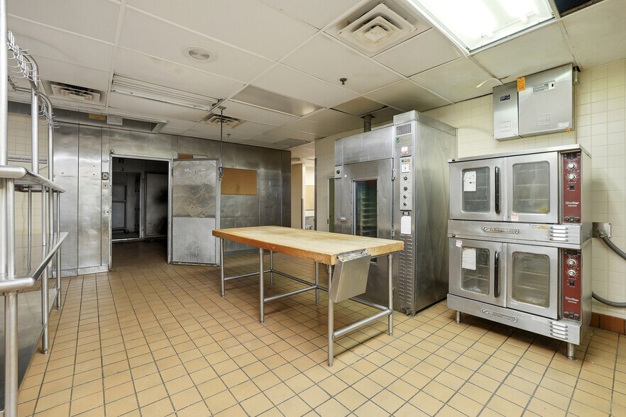 More Photos Of 143 Division St, Stevens Point Restaurant For Sale