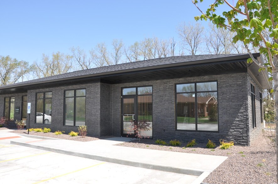 More Photos Of 1070 W South Side Dr, Decatur Office For Sale