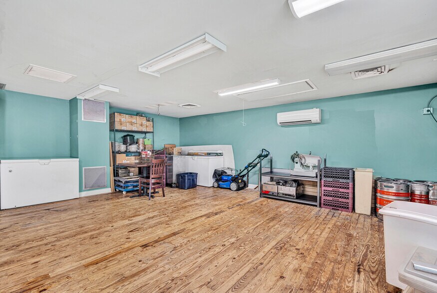More Photos Of 1041 Harbour Inn Ln, Moneta Restaurant For Sale