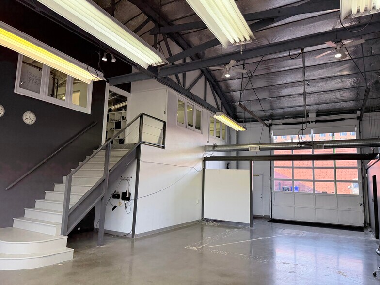 More Photos Of 1415 SE 8th Ave, Portland Warehouse For Lease