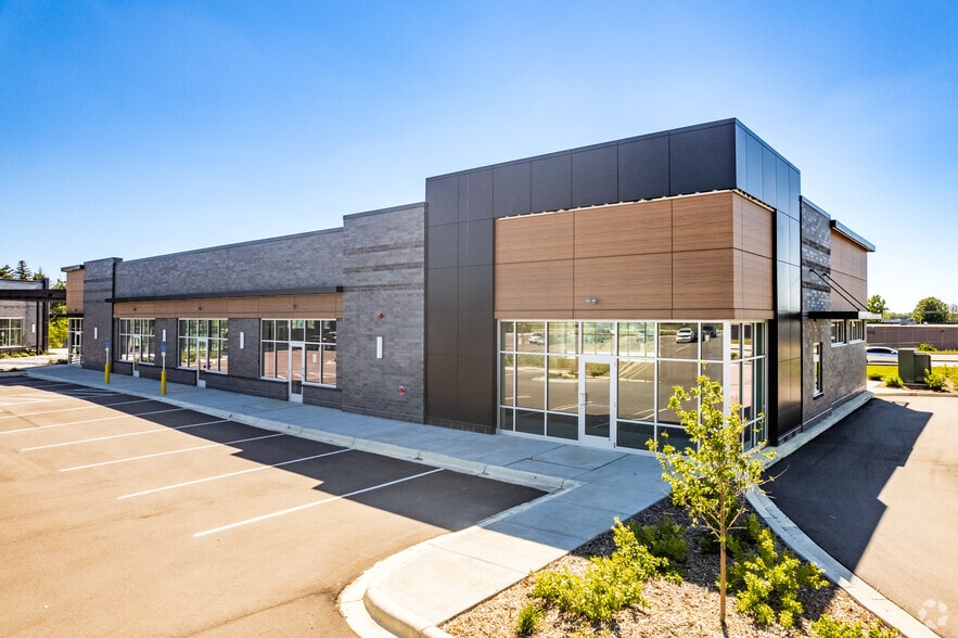 More Photos Of 855 Vikings Parkway, Eagan Restaurant For Lease