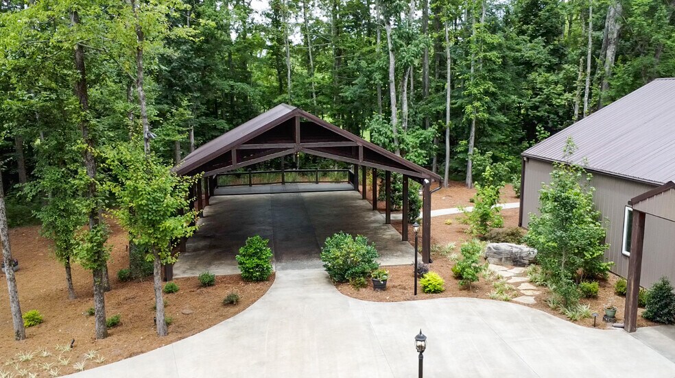 More Photos Of 387 A County Road 218, Corinth General Retail For Sale